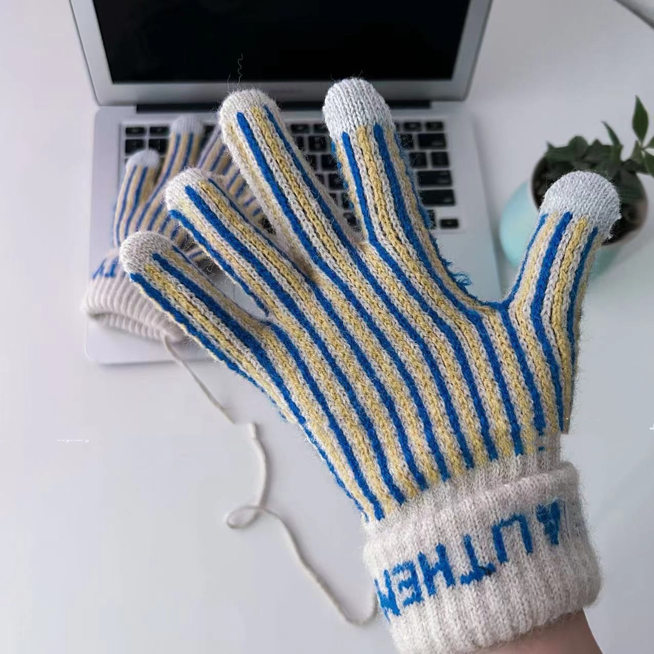 Vintage Striped Touch Screen Knitted Gloves