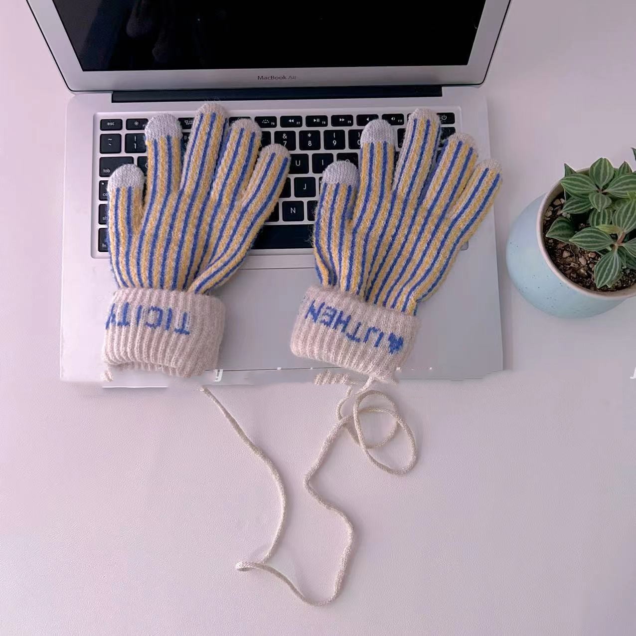 Vintage Striped Touch Screen Knitted Gloves